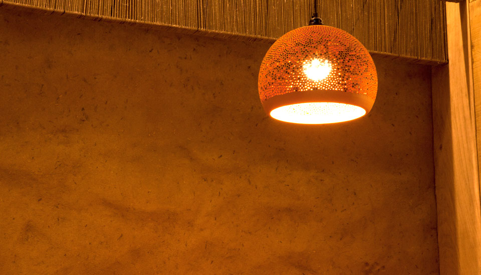Undulated clay finish, Nando's restaurant in Falkirk, Scotland. Photographer James Parsons