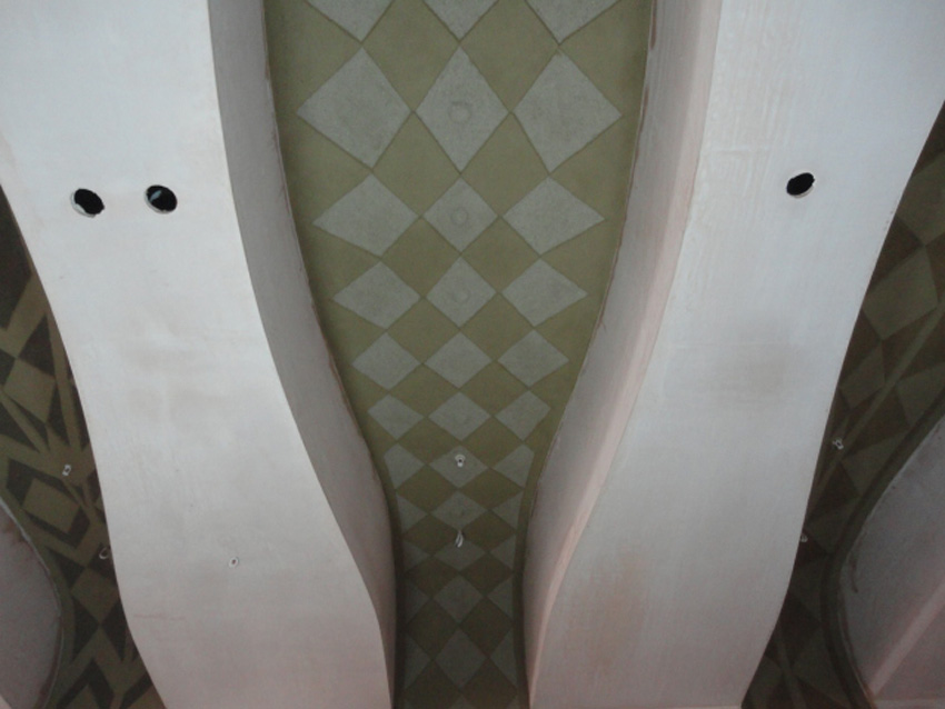 Carved clay walls and ceiling, Nando's restaurant in West Bromwich