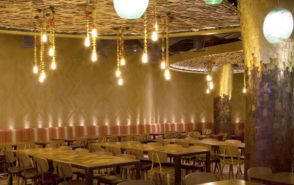 Anaglyptic clay textured wall, Nando's restaurant in Edinburgh